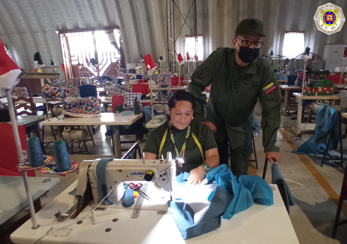 Sintejb2022's tweet photo. 🗓️ #06Oct2022 || El G/D. Rafael A. Rodríguez Sánchez, Dir. de la Oficina de Contratos y Gestión de Proyectos del Viceministerio de Servicios para la Defensa, Visitó el Centro Textil del Ejército Bolivariano, con la finalidad de pasar Revista a la Confección de los Unif. Academil. https://t.co/o6oEd6Njds