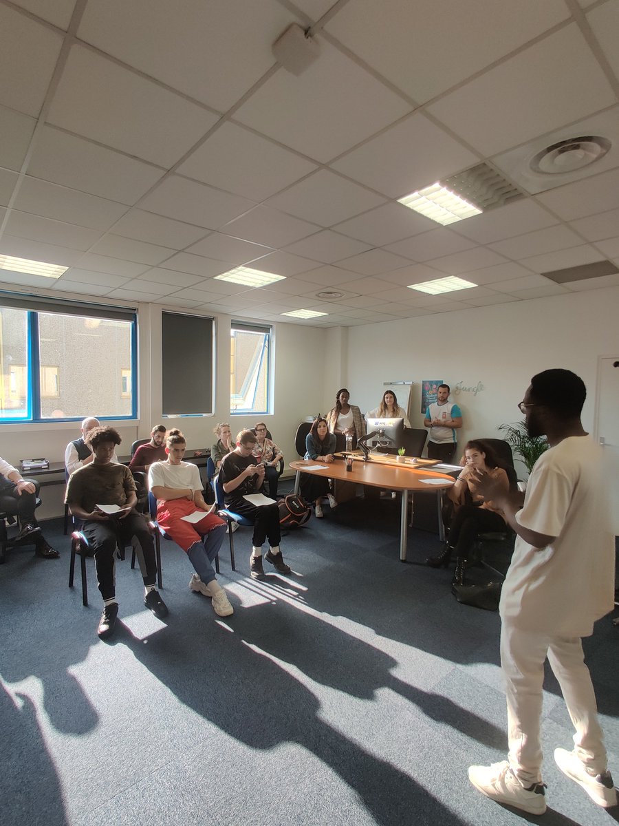 MLPaysDeGrasse's tweet photo. 👏 Restitution de l'atelier Slam avec Slamsol
Merci à l'animateur Mesko - CGCE
#jeune #atelier #slam #jeunes #jeunesse #emploi #france #education #aide #formation #ecole #jeune #grasse #confiance #espoir #missionlocale #community #competence #nonprofit #ardml #unml https://t.co/cd04antjLU