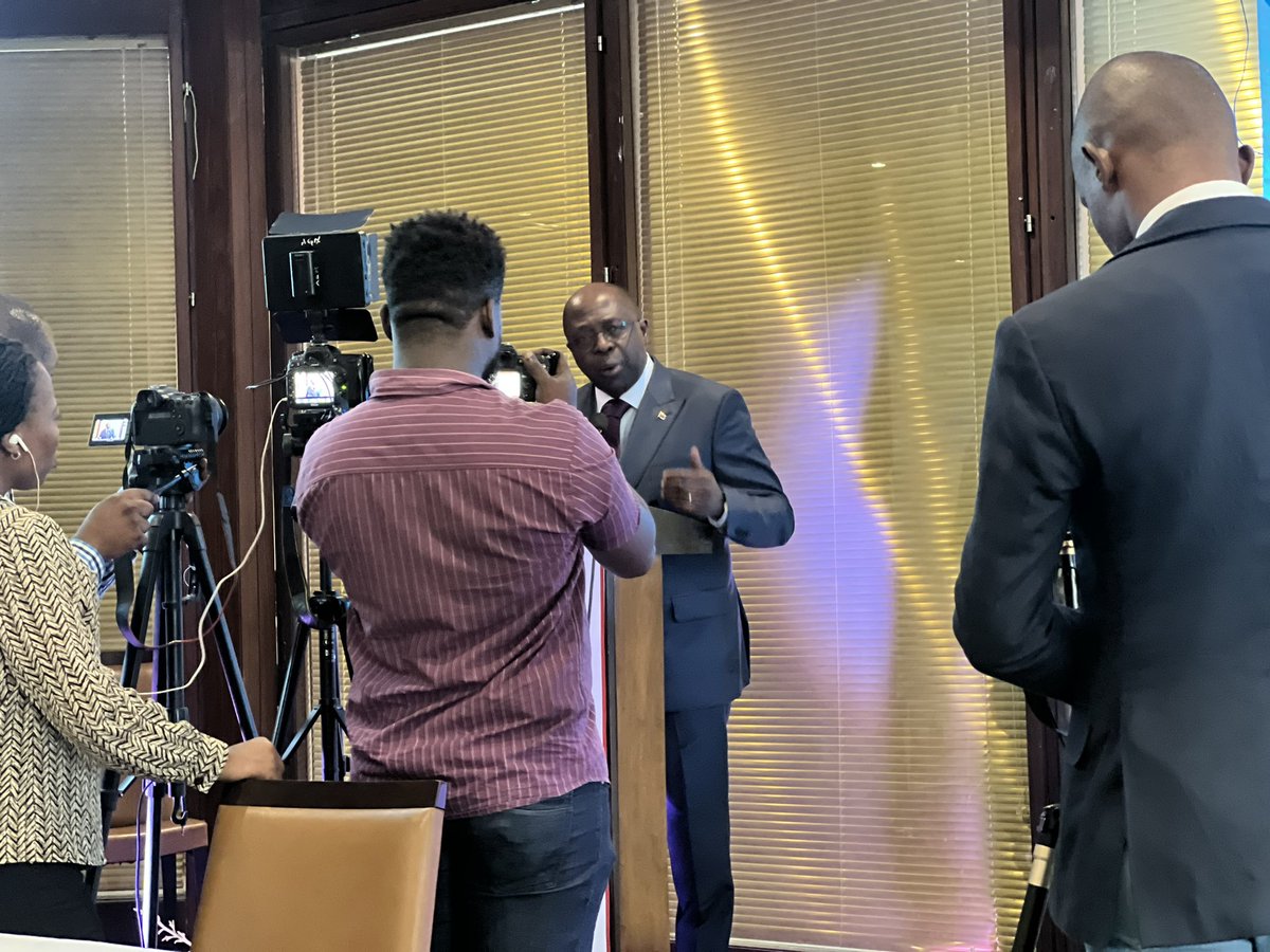 PatrickMuyaya's tweet photo. #RDC : Signature des contrats des marchés entre la #Cfef et les sociétés congolaises sélectionnées dans le cadre du #PDL145 pour la construction des écoles, centres de santé et bâtiments administratifs dans 7 provinces. Dernière étape avant le démarrage effectif des travaux. https://t.co/NF2QiDCtki
