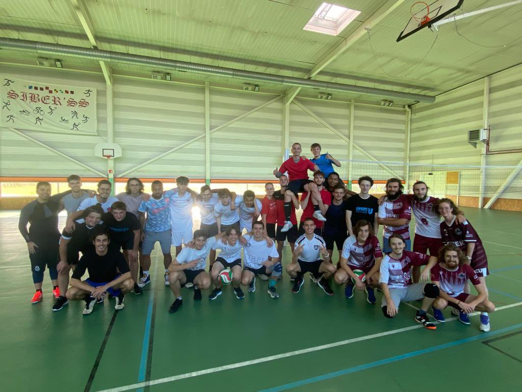 Olivier_Mor1's tweet photo. 80 footballeurs @villerslesnancy 50 basketteurs @Vandoeuvre 40 volleyeurs @MairiedeMetz et 30 joueurs de badminton @VilledeNancy : pas de doute, la saison a bel et bien repris au @SportUNancyMetz ! @Univ_Lorraine @Grand_Nancy @EuroMetroMetz https://t.co/WUDtM9v7ot