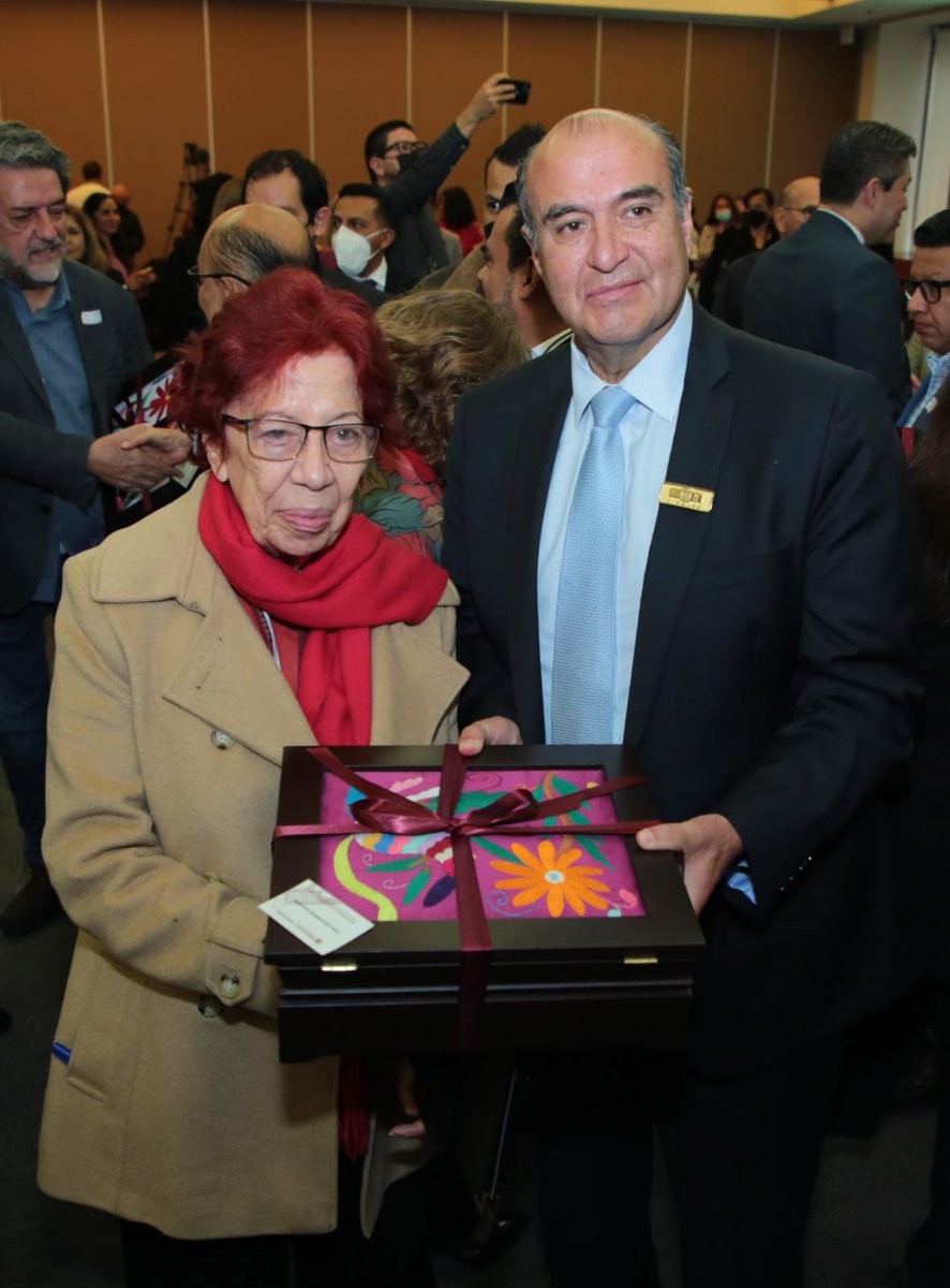 natycastrejonv's tweet photo. #Hidalgo como Coordinación Nacional; les da la más cordial bienvenida a la XXIX Reunión Binacional del #PROBEM. Me honra saludarles en este espacio que representa la oportunidad de realizar acciones que aseguren la continuidad escolar de niños, niñas, jóvenes y adultos migrantes. https://t.co/ZU2Zk9Zyyb