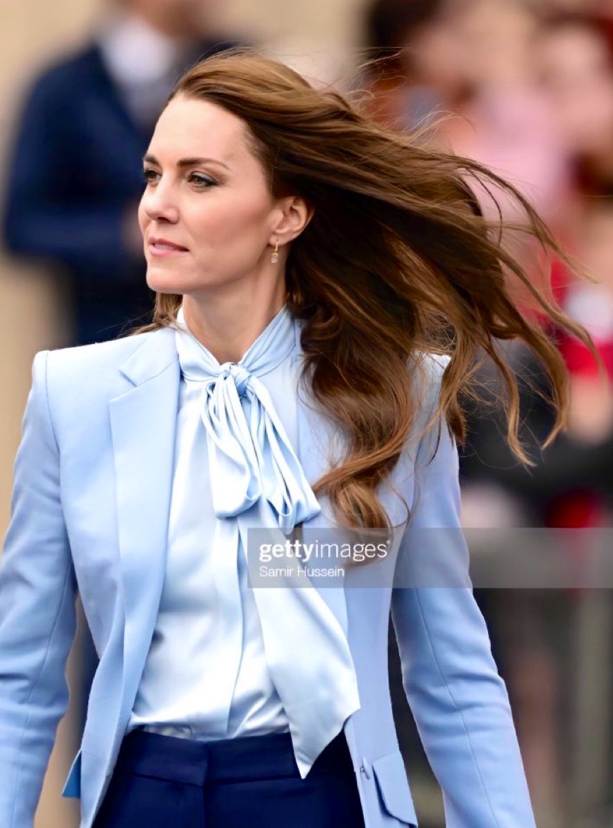 Canellelabelle's tweet photo. The way the Princess of Wales handled that lonely rude heckler out of a crowd of 3000 and didnt even break a stride is why She is #CatherineTheGreat. Always polished, Always cool, calm and collected. A Self assured woman through and through 💙🌟 https://t.co/0Slc71MVZr