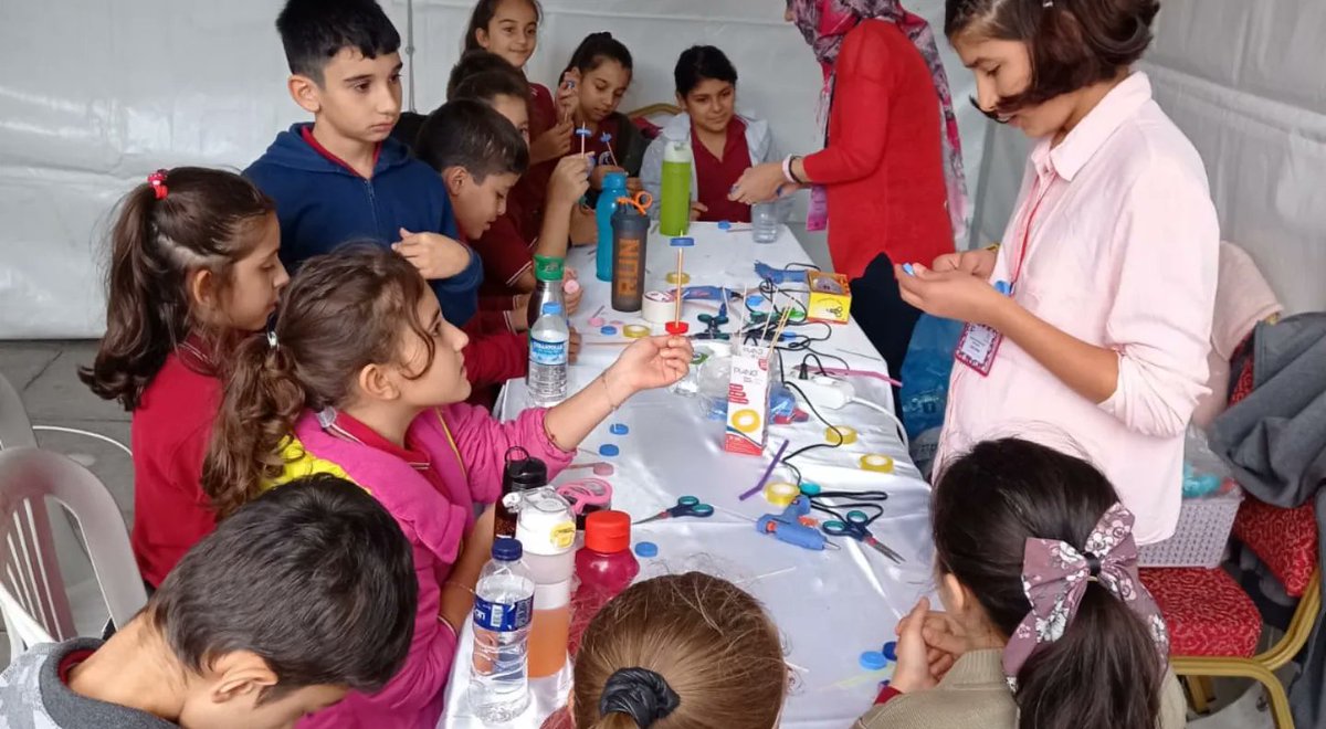 Okulumuz 4/C sınıfı öğrencileri Gaziosmanpaşa İlçe Milli Eğitim Müdürlüğü ile Gaziosmanpaşa Belediyesi'nin ortaklaşa düzenlediği Tübitak 4007 fuarına katıldılar. <a href="/gopmem/">Gaziosmanpaşa İlçe Millî Eğitim Müdürlüğü</a> <a href="/GOPBelediyesi/">Gaziosmanpaşa Belediyesi</a> <a href="/YUSUFUZANTI/">Yusuf UZANTI</a> #tubitak4007