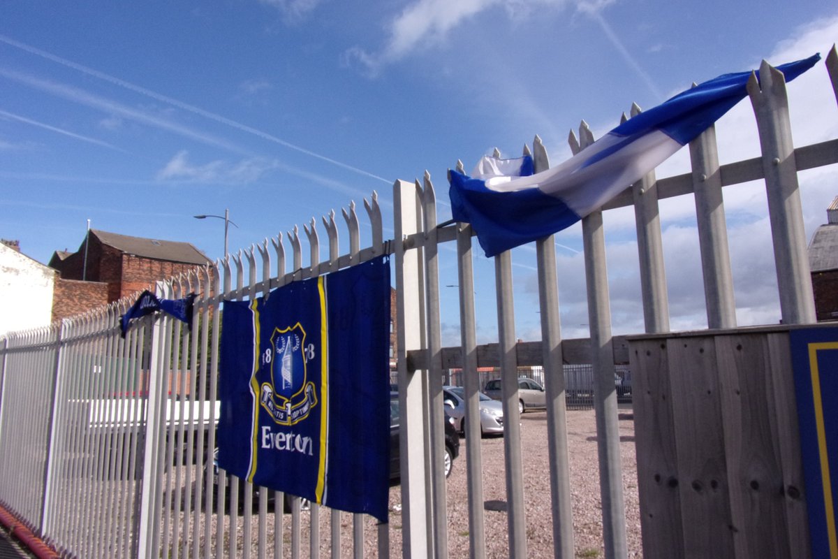 ToffeeTracks's tweet image. Lovely to see the Evertonians making their mark already around the Bramley-Moore Dock. #EFC #UTFT #Everton