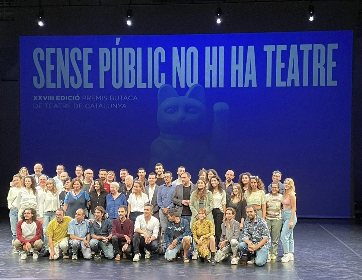 📣🗞️ NOTÍCIES FRESQUES!🗞️📣
"La dona del tercer segona" nominada als <a href="/premisbutaca/">Premis Butaca</a> com  a millor espectacle de petit format i com a millor actriu🤩 
Fa uns dies l'Àurea rebia el premi <a href="/TeatreBarcelona/">Teatre Barcelona</a> i avui s'anunciava aquesta doble nominació 
Felicitats a tot l'equip💜
