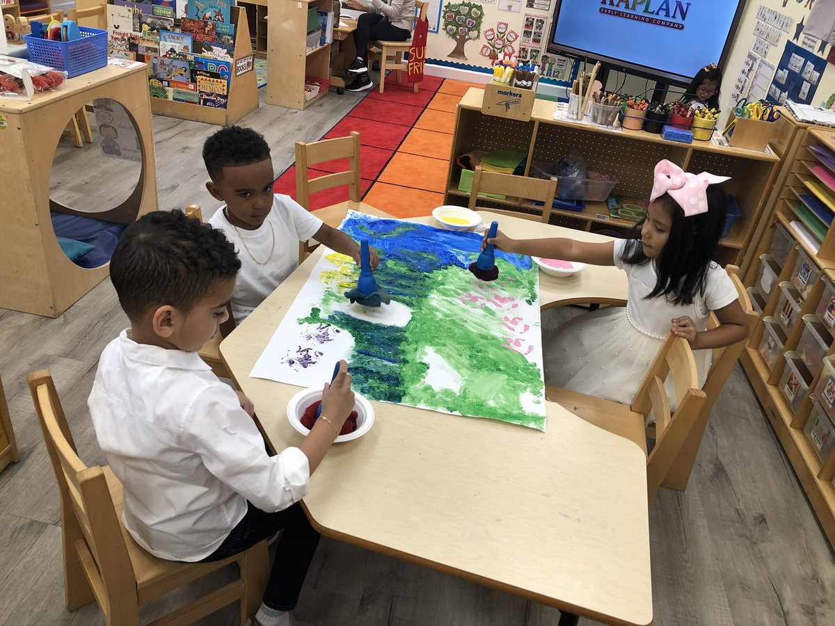 BrightToo5's tweet photo. We can paint Water Lilies like Monet! 🧑🏻‍🎨🖼👩🏽‍🎨 @wnyecc @WestNYSchools Ms. Fatima and Ms. Lily’s Class https://t.co/1vU9fO1afD