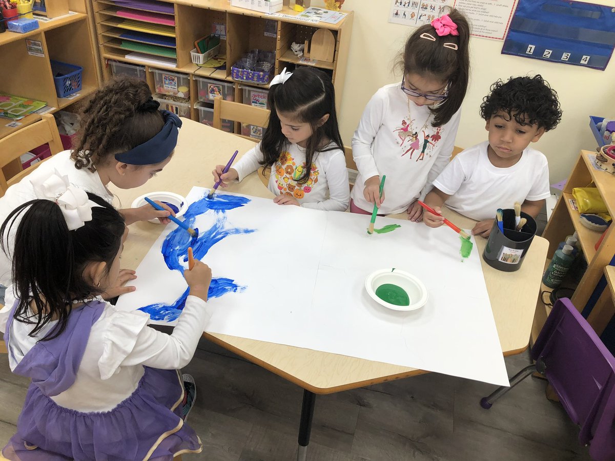 BrightToo5's tweet photo. We can paint Water Lilies like Monet! 🧑🏻‍🎨🖼👩🏽‍🎨 @wnyecc @WestNYSchools Ms. Fatima and Ms. Lily’s Class https://t.co/1vU9fO1afD