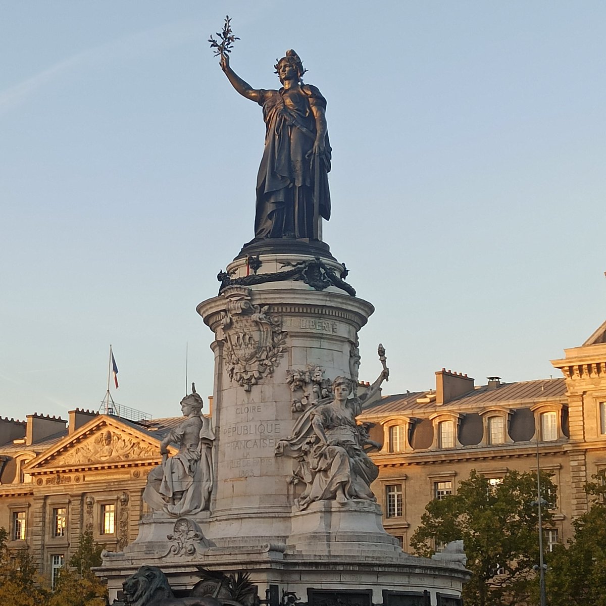 lutece78's tweet photo. République 🇫🇷 https://t.co/cx6wpclJf6