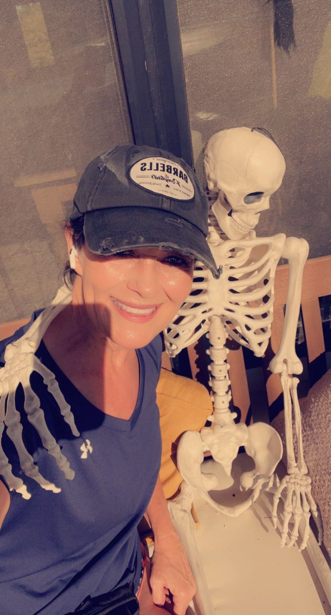 coveredmranch's tweet photo. It’s a bright bright sunshiny day. 7 miles &amp; it felt good. I had as much energy as I did before getting Covid in January so I was so excited the whole run. That’s a big deal! Even stopped by &amp; spoke to the person on the front porch watching me 😂 @XOSKINUSA #beefteam https://t.co/Moe44NmKkg