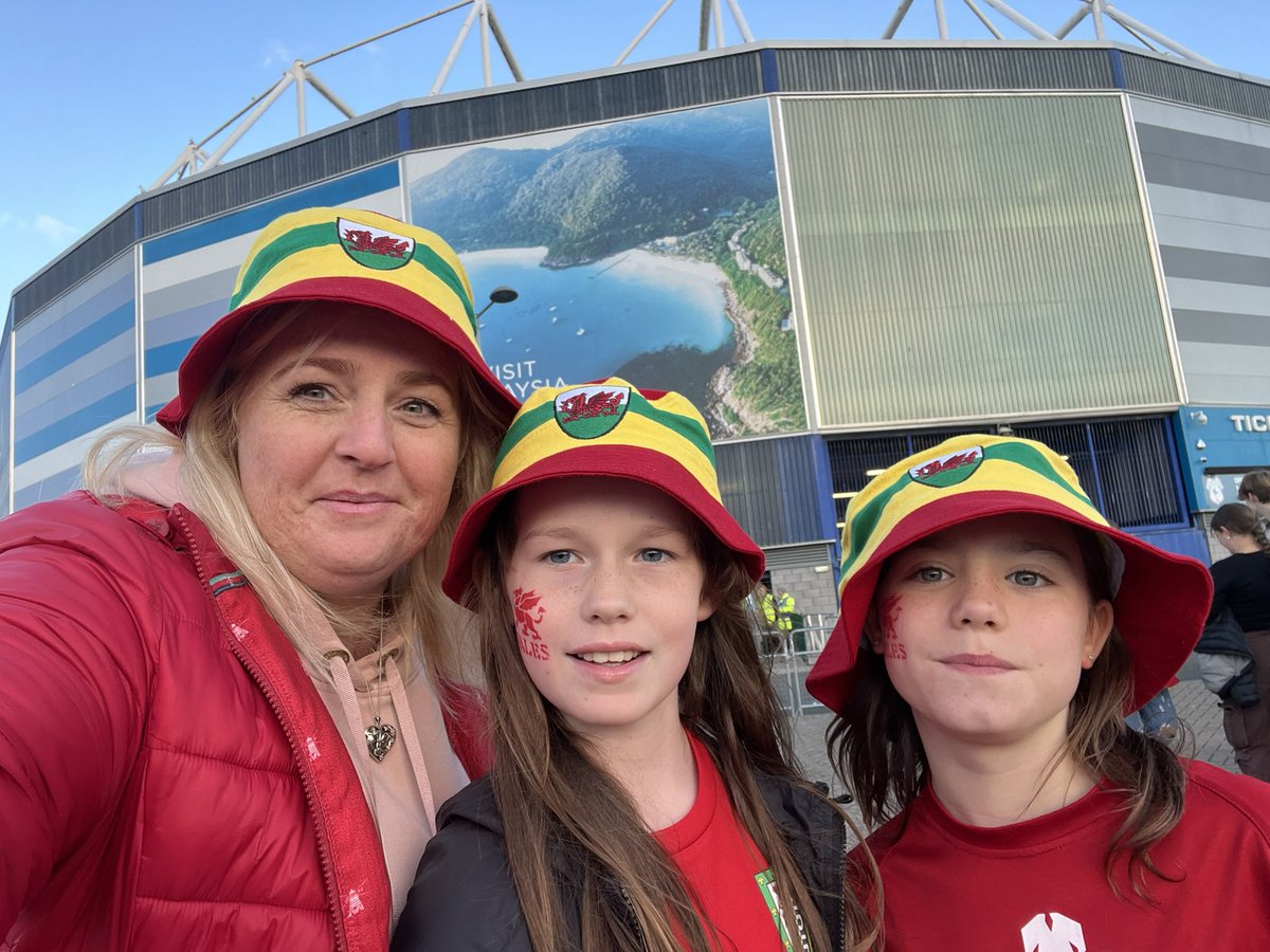 MrsTHowells tweet media