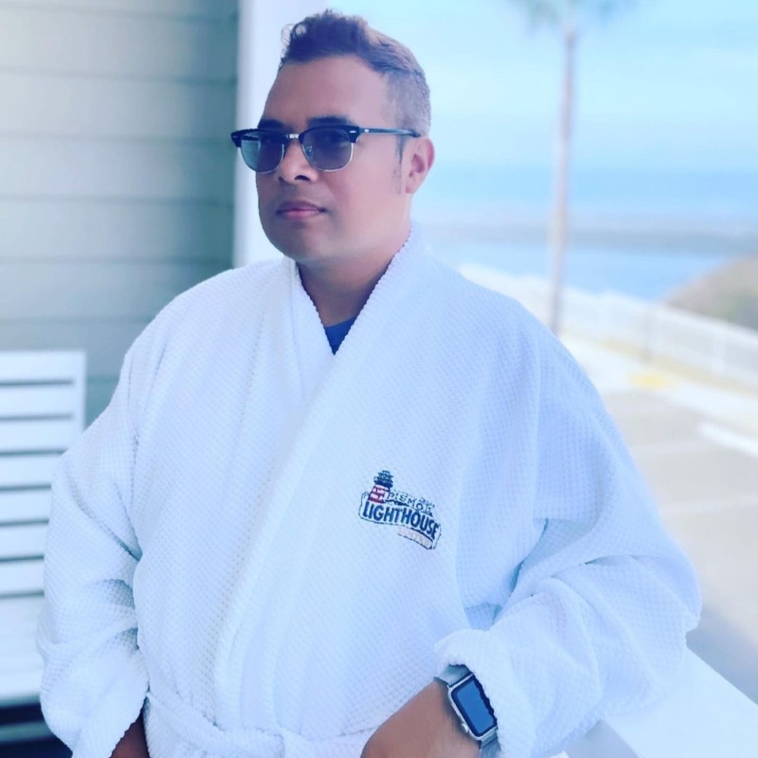PismoLighthouse's tweet photo. Wake up with an ocean view &amp; and robes for two in Pismo Beach! 🌊✨ The perfect coastal getaway awaits at Pismo Lighthouse Suites. https://t.co/8nPqvxNBc9