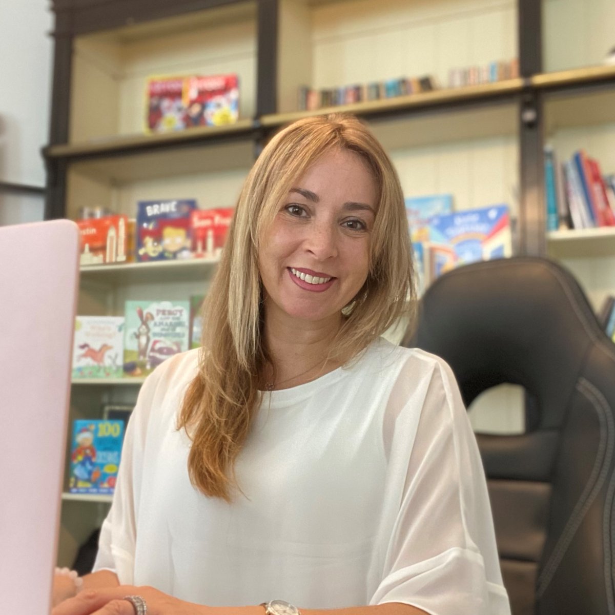 Have you written a #picturebook or #chapterbook? Then you may find an #Agent121 with <a href="/Caroline_write/">Caroline (Wakeman)</a> at @CWLAgency helpful on 24 Nov

Caroline loves an original voice, strong characters with depth, a quest never taken before, humor &amp; anything quirky

Book:iaminprint.co.uk