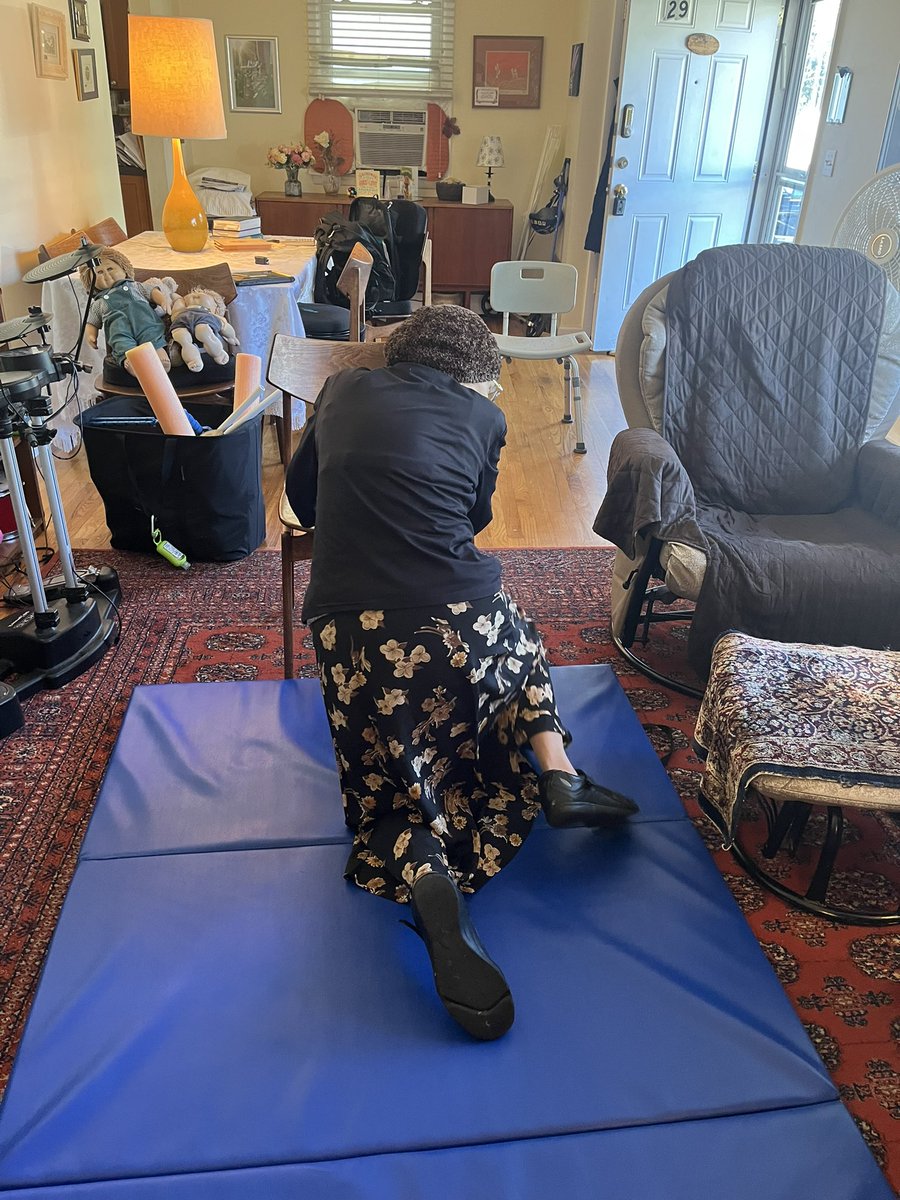 Floor transfers are so functional and a powerful assessment tool. Think about what we need to perform the movement… #physicaltherapy #function #movementexperts