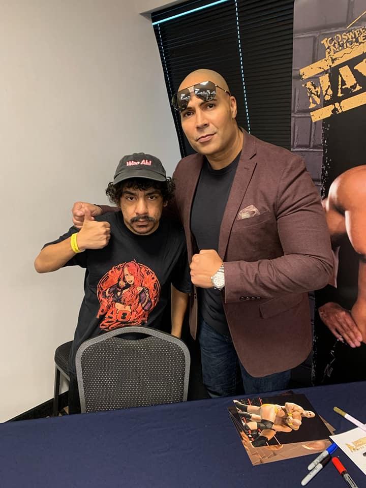 DasWonderGecko's tweet photo. awesome to  met maven  very nice  #Maven #WWEHardcoreChampion #WWE #ToughEnough #TheSurrealLife #Tattoo #LegendsOFTheRing #WooAH #PaolaBlaze #SNToday #BETsJList #kimpetras https://t.co/z9MQhbo8Tk