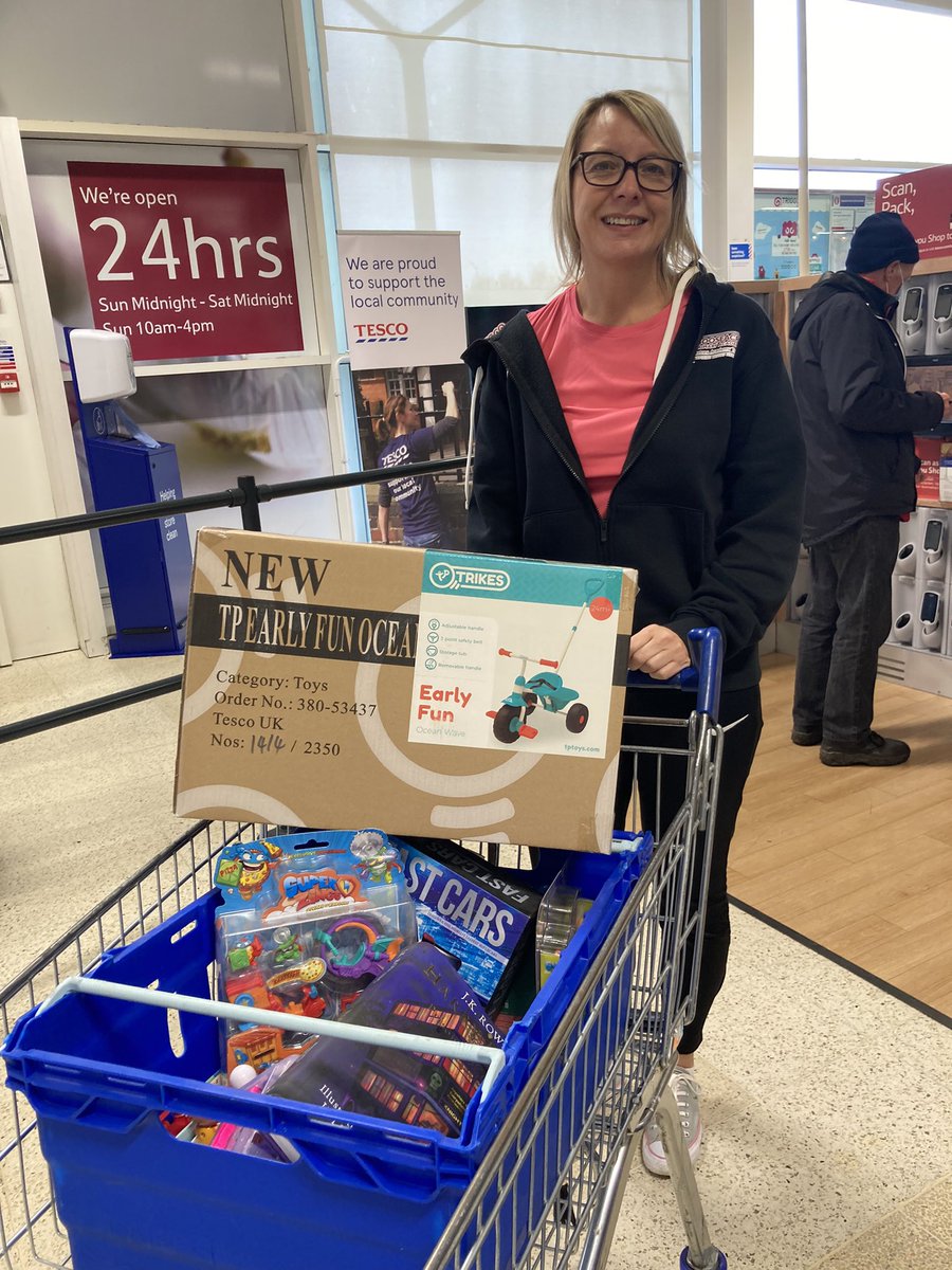 We donated a selection of raffle prizes to <a href="/GooseacrePri/">Gooseacre Primary</a> for their charity day for Meningitis.
Thank you to Lisa for calling down to pick them up, hope you all had a brilliant day #NonUniformDayToo <a href="/tescowath/">Suzanne Nettleton</a>