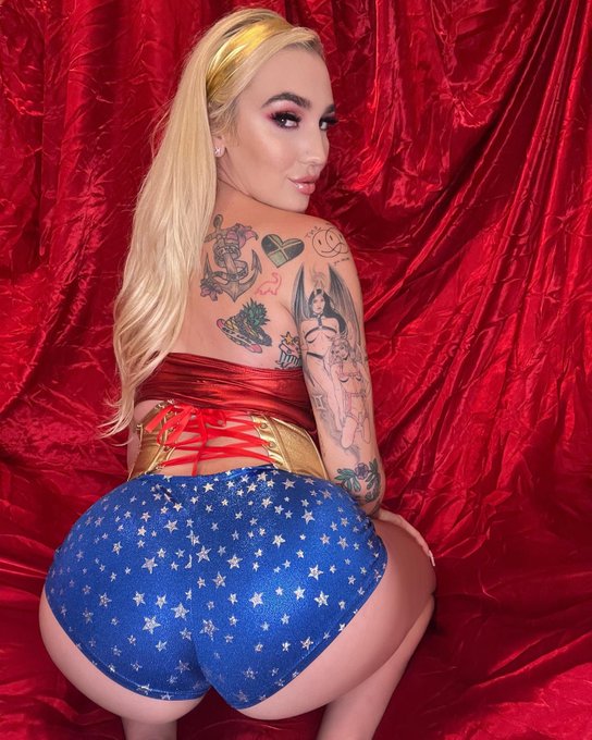 Watch Kendra Sunderland's leaked NSFW photo on TwXstars