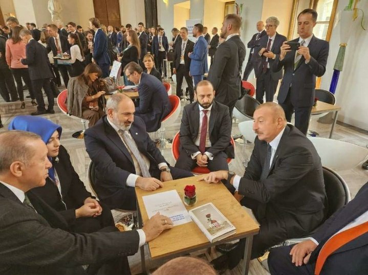 NurlanHuseynow's tweet photo. Şərhsiz!
Without comment!
#KarabakhisAzerbaijan 
#Azerbaijan #Turkey https://t.co/mdezC9u007
