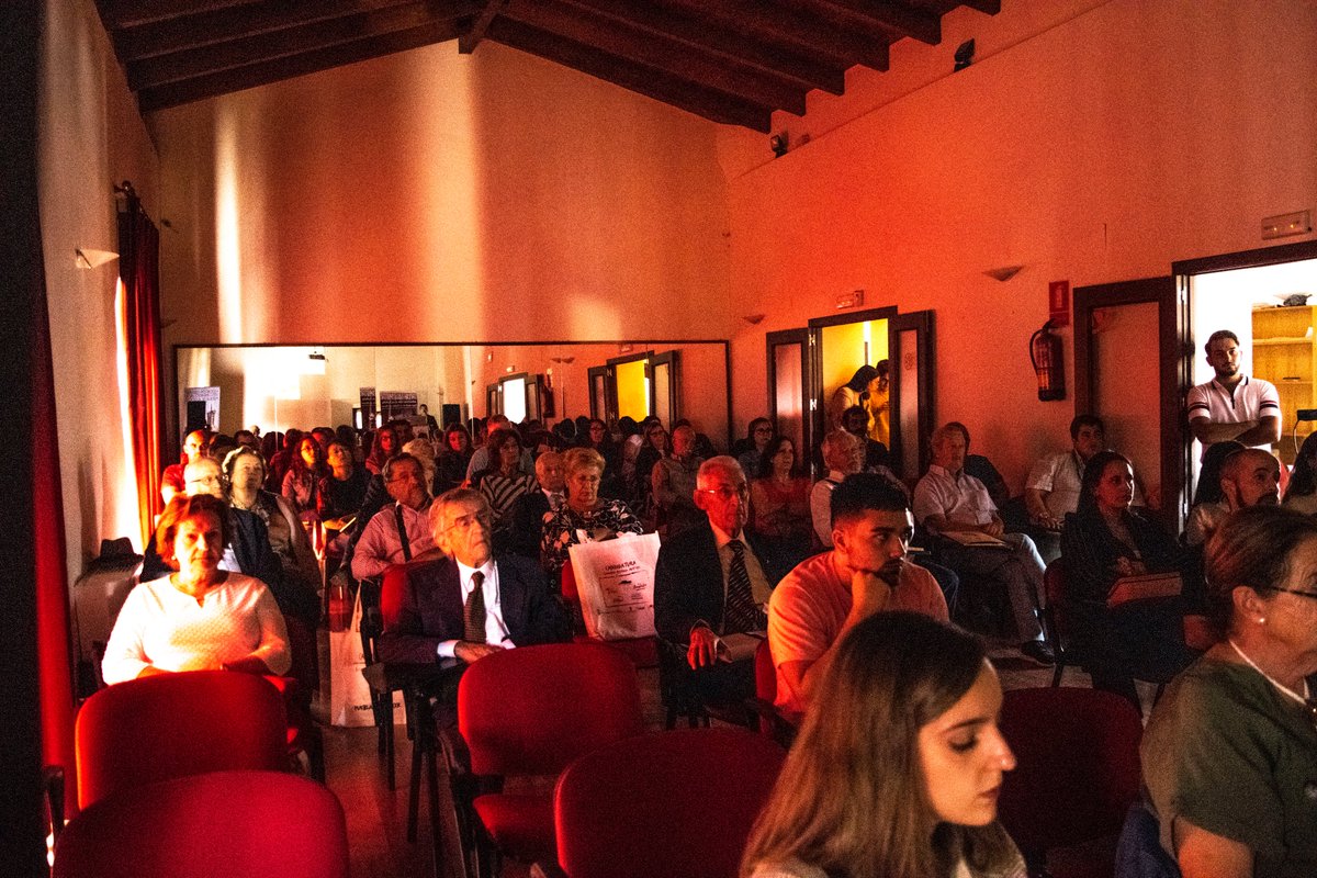 Tad3Lab's tweet image. Hoy estamos celebrando las I jornadas del mudejar en la tierra de Alcocer, ¡con gran número de asistentes: profesionales, estudiosos y estudiantes de @EPCC_Unex! 👏👏👏👏 gracias por la acogida en este lugar tan bonito que es Puebla de Alcocer👏👏 @arturocerezoc @jtorreci