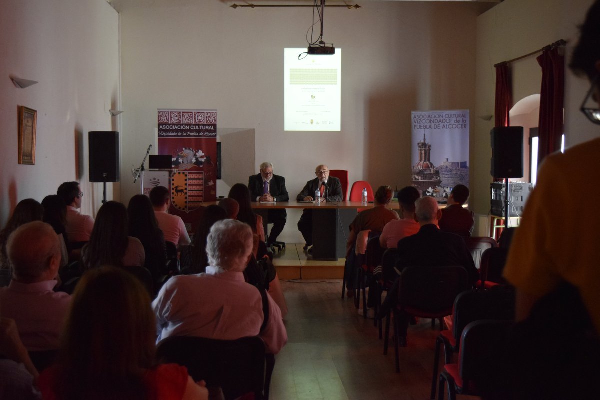 Tad3Lab's tweet image. Hoy estamos celebrando las I jornadas del mudejar en la tierra de Alcocer, ¡con gran número de asistentes: profesionales, estudiosos y estudiantes de @EPCC_Unex! 👏👏👏👏 gracias por la acogida en este lugar tan bonito que es Puebla de Alcocer👏👏 @arturocerezoc @jtorreci