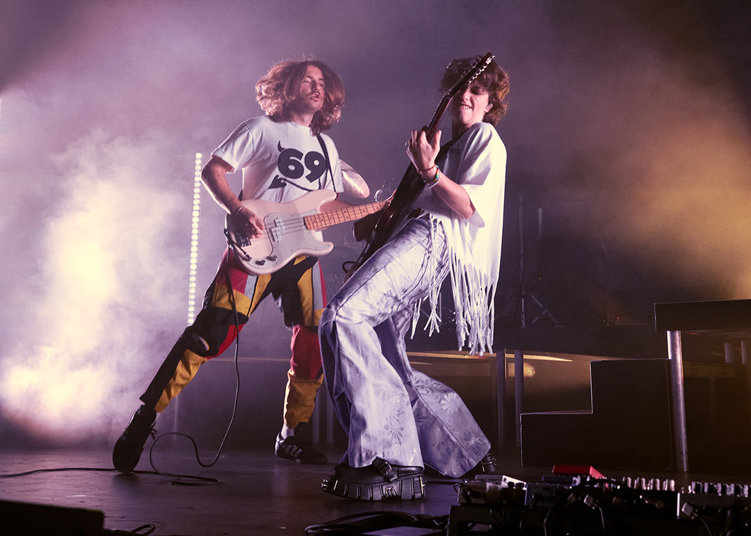 Hold on baby! Check out some pics from @KingPrincess69’s rollicking show at <a href="/roadrunnerbos/">Roadrunner</a> last night: stagelightphotography.com/recent-shows/k…