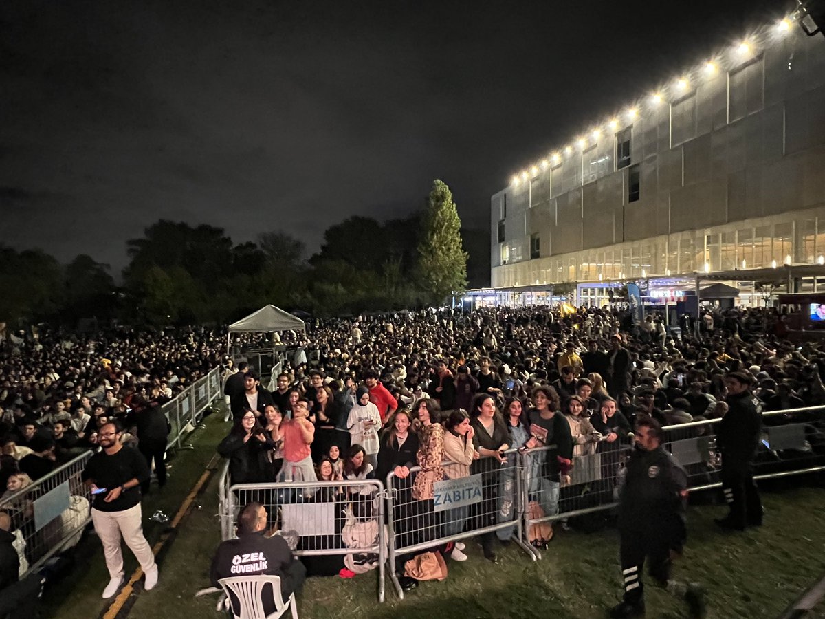 itu1773's tweet photo. #BacktoSchool22 konserleri İTÜ’lülerin coşkusuyla başladı! 🎉🥳 #İTÜ250Yaşında https://t.co/mp1KgthD5S