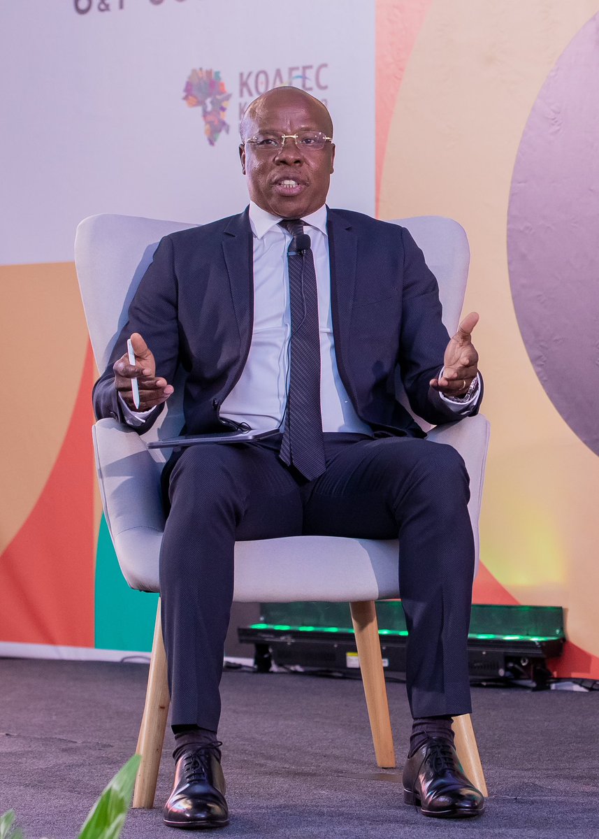 asalfomagic's tweet photo. J’ai pris part ce matin au Forum de la société civile initié par @AfDB_Group, aux côtés du Président @akin_adesina, à la conversation de haut niveau sur l’engagement des OSC pour une résilience climatique et une transition énergétique juste pour l’Afrique en amont de la #COP27 https://t.co/wnST1X6AOR