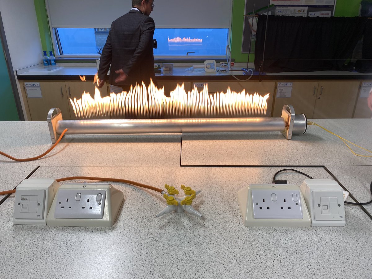 PenGS_Science's tweet photo. Make sure you visit the Science Department this evening! Lots of experiments to do! @PGSALC #Y6OpenEvening2022 #Classof2027 https://t.co/zeC8d9Yoc1