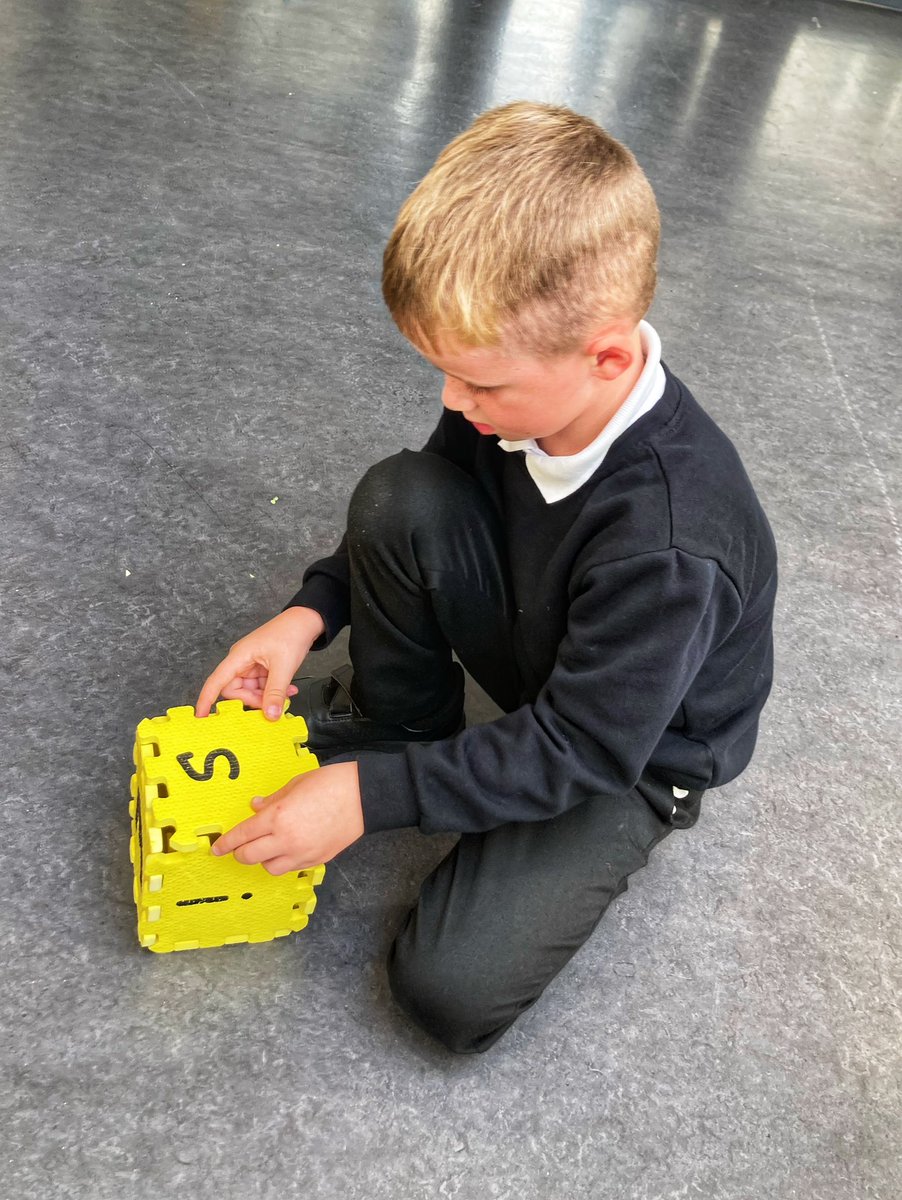 Cuiken_Primary's tweet photo. Learning through play! Building and investigating 3D shapes during Explore Time today in P2. https://t.co/AYgxUun174