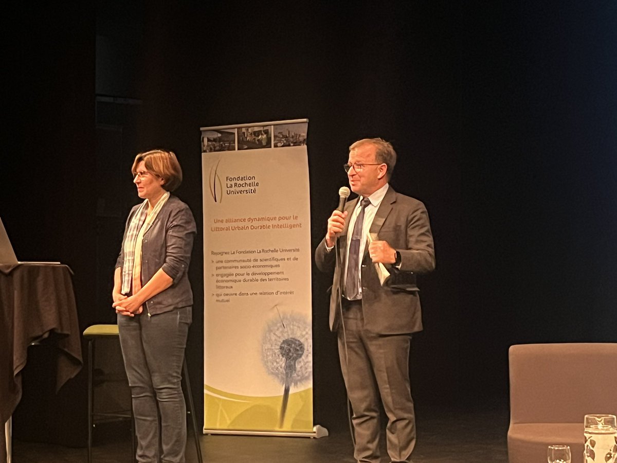 Ouverture de la conférence de @valmasdel : agir face aux enjeux climatiques - enjeux de la transformation. Un réel plaisir de l’accueillir à <a href="/UnivLaRochelle/">La Rochelle Université</a> dans le cadre des journées #LUDI