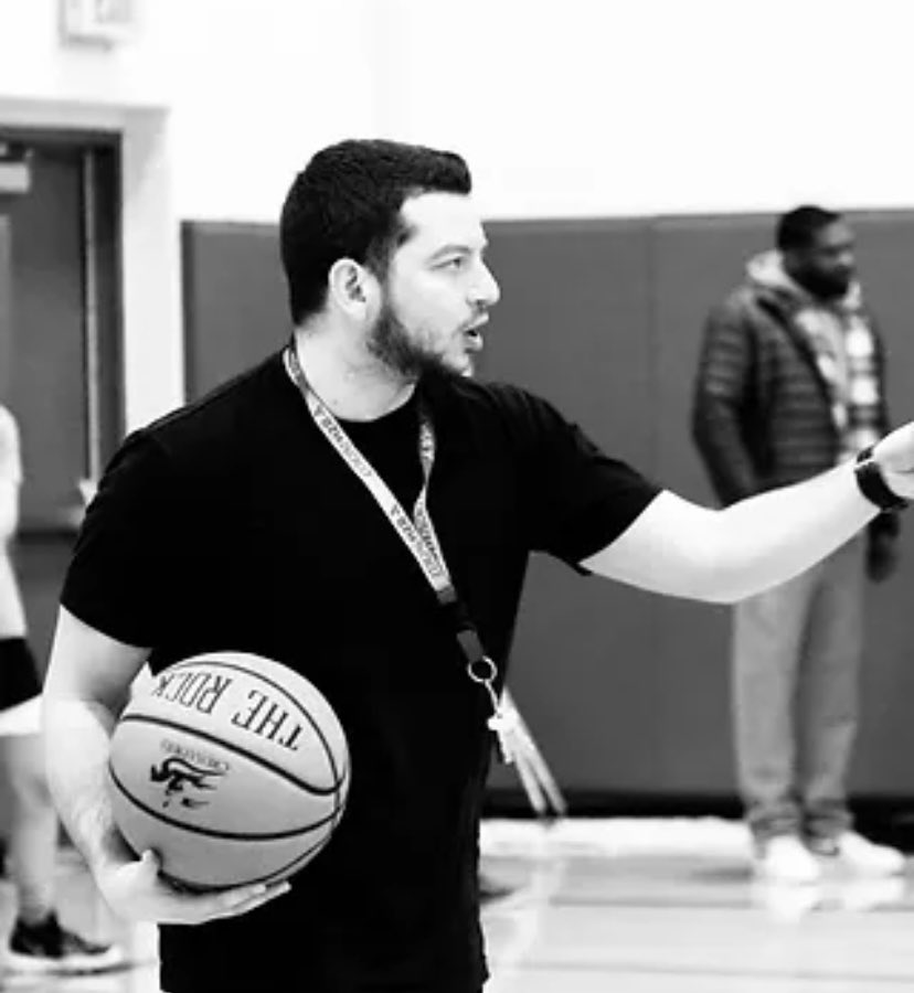 TheHoopHerald's tweet image. Todays Hoop Herald HS Spotlight 📸 

@CoachDerekKlein of @EmpireYouthAthl 

The Former Luhi assistant is one of the best skill developers on the East Coast, and everyone he trains becomes a monster. After a long run with Luhi, he is making Empire the premier place to play &amp;amp; train