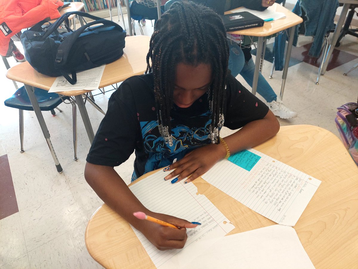 john_pdon's tweet photo. I will compose a paragraph, include a topic sentence, and add supporting details. Today was peer editing, revision and editing. #learninghappensin307 https://t.co/X4lb1JTnWO