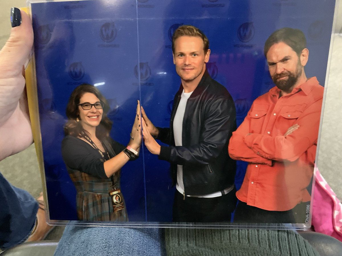 BiblioBerg's tweet photo. So excited for all you going to NYCC this weekend to meet this guy. 🙌🏻 This was my 40th birthday present this time last year at Wizard World Chicago! My first con and it was so much fun. #becauseofoutlander #wanttogotonycconeday #outlanderfriends #samheughan https://t.co/jceJb4CYeS