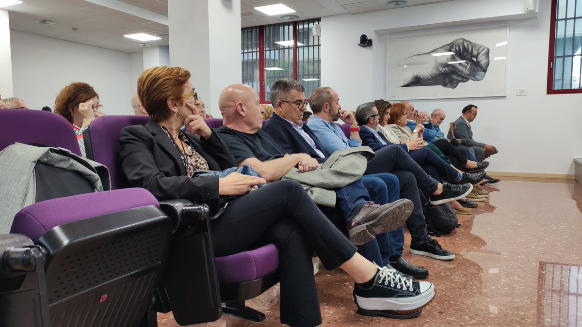 UGTPV's tweet photo. Hoy nuestra casa acoge el visionado de "Los hijos del hierro", un documental en el que se narra la represión a la que fue sometido el colectivo de ferroviarios durante la Guerra Civil y la posguerra.

Presentan el acto el SG de #UGTPV @ismasava y Jose Carlos Domínguez  de @ffe_es https://t.co/YaeBTsZlO3