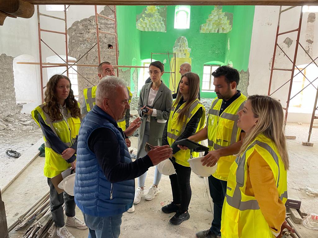 BesaraPodgorica's tweet photo. Ditë inspektimi #XhamiaPlumbit #Shkodër me supervizorë #IKTK & #DRTKShkoder dhe shoqëritë zbatuese shqiptare & turke ku në zbatim të planit të ndërhyrjeve po vijon puna në interierin e objektit duke garantuar që kjo pasuri kulturore të restaurohet sipas kritereve të restaurimit. https://t.co/DwuYE21gZA