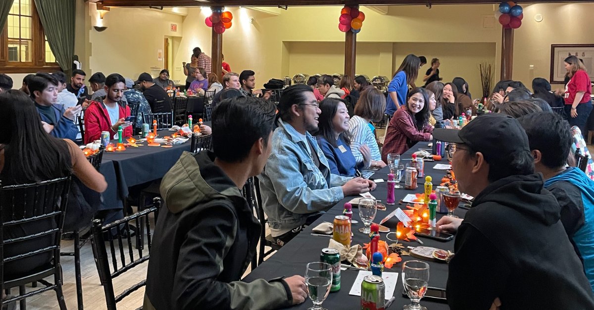 SaitsaLife's tweet photo. Thanksgiving came early for our friends at SAIT Residence! π¦π₯§
We hope you enjoyed the Friendsgiving event. π
#thanksgiving #saitsa #sait https://t.co/UIY1MwPUVj