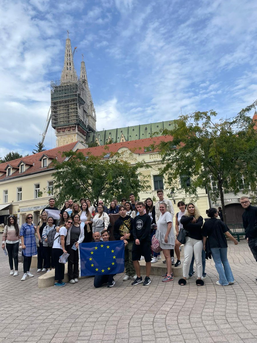 IESMartinRivero's tweet photo. Erasmus "Is Geography destiny?": De camino a Vukovar, parada en Zagreb para conocer la capital de Croacia. 🇭🇷 #Zagreb #Hrvatska #Kremsmita #Ynosquedalasegundaparte #IsGeographydestiny? #Erasmusiesmartinrivero https://t.co/KwCrd31f09