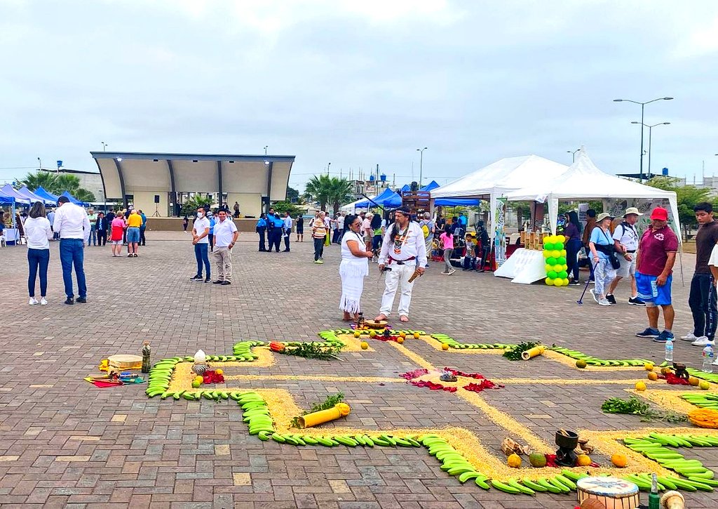 Puerto_APPB's tweet photo. ¡Puerto Bolívar recibe al 1er crucero de la Temporada 2022-2023!🛳️
El crucero noruego 🇳🇴 MS FRAM perteneciente a la línea @Hurtigruten atracó en el #Muelle1 del terminal marítimo, trayendo consigo 124 pasajeros y tripulantes.
¡Bienvenidos a la Capital Bananera del mundo!🍌🇪🇨 https://t.co/QJ9LmNPraX