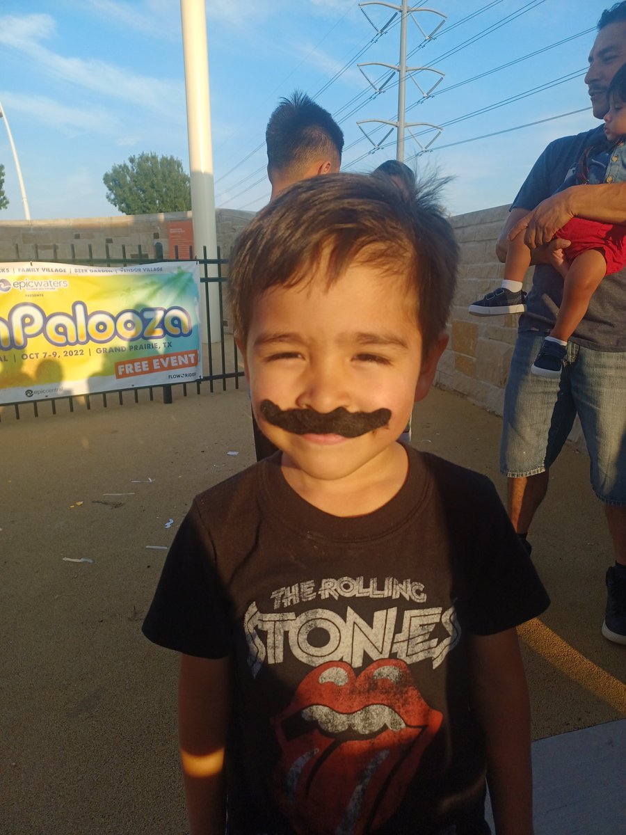 poncelaurav's tweet photo. He likes wearing mustaches too! https://t.co/jN8A3gEV6J