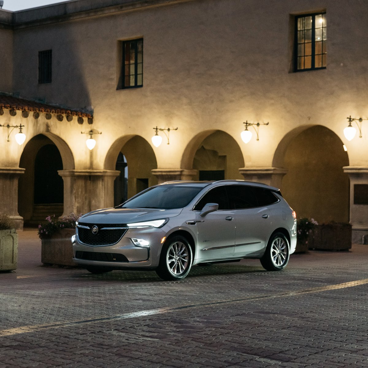 Friday night out. 🙌

#BuickEnclave #Avenir