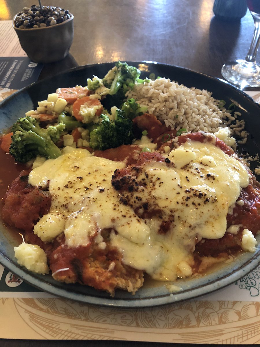 psmoreno's tweet photo. Em Santos não deixe de prestigiar o Estação Bistrô, restaurante escola, além de boa comida, atendimento de qualidade ajuda a galera que está começando. Projeto Social que funciona e transforma 😋🏆
#thursdayvibes #meidia https://t.co/5dbIEtoIP3