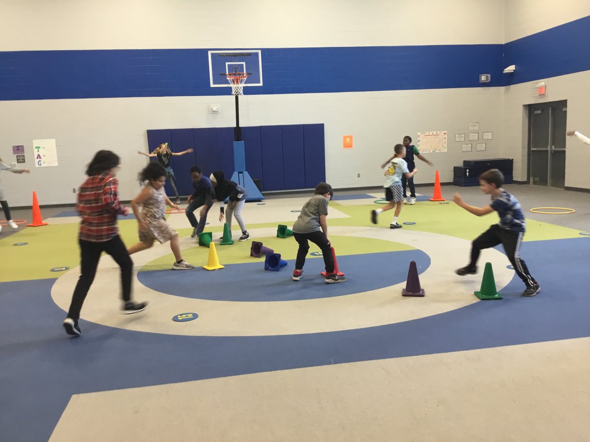 BlairFit4Life's tweet photo. Heart rates are challenged this week with some aerobic games! #PhysEd #2minchallenges #SpaghettiMeatballs #BuildersBulldozers #AerobicBuildandBreak @BlairElementary https://t.co/Qko2KPUVSn