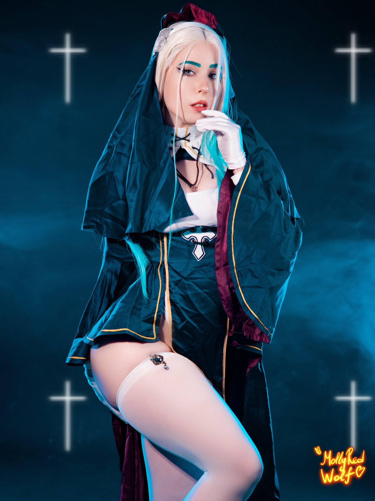 MollyRedWolf🦊💥 𝓕𝓪𝓷𝓼𝓵𝔂 Top 0,4% on Twitter: "😈Help me win Halloween by