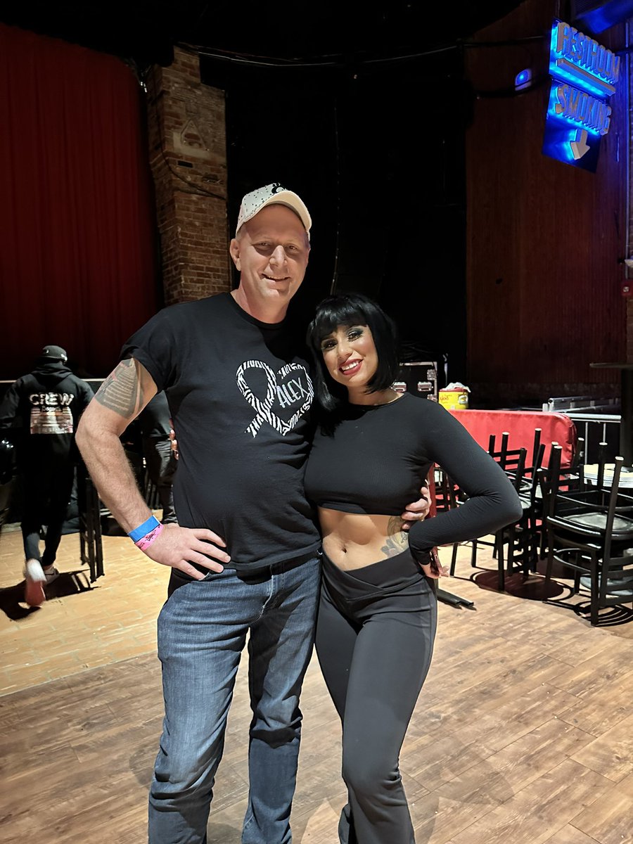 frontrowpaul's tweet photo. Always the best time when I get to see and catch up after with the super talented ❤️ 👑 @missloulou514  👑#supportburlesque #honored @lecamerone https://t.co/fbk5s5rjSa