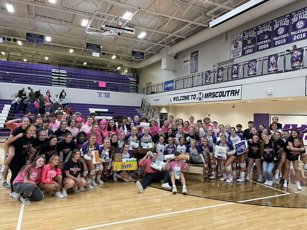 MascoutahVB's tweet photo. Volleyball wins at all levels on Kill Cancer Night as we honor those fighting cancer. We raised $978 for an Indian athlete battling cancer along with a car full of items for American Cancer Society’s Hope Lodge. Thanks to @MascoutahCheer for helping make the night special. https://t.co/ZyQ0X3QAqL