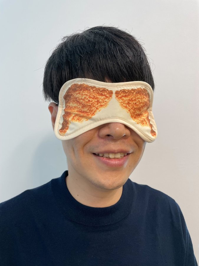 モスチキンの一部になれる“巨大モスチキン寝袋”が「シュールすぎる」と