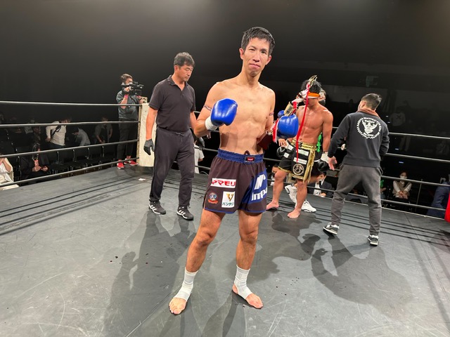 boutreview's tweet photo. KING OF STRIKERS 10.9 アクロス福岡（結果）：小原俊之、松島勲也に肘でTKO勝ち。OFGライト級王座決定トーナメント決勝は曽根修平×八尋開人に https://t.co/IPfMAUkYgg https://t.co/tEzjYDtkfy