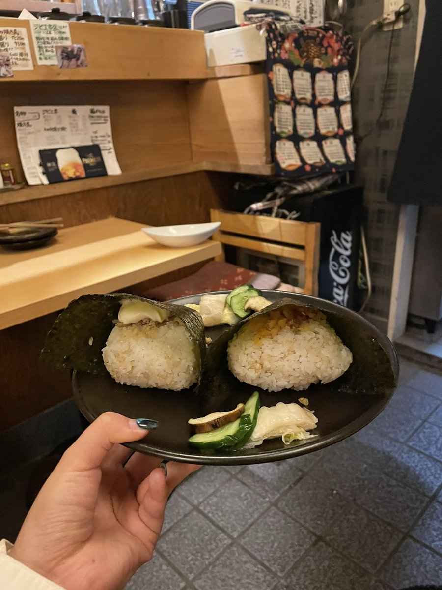 orcabluemoon's tweet photo. 1週間ほど前は @Packer_app の抽選会でいただいた券で品川宿へ！近くの炭火焼き鳥もグッド。意心地良すぎて @tsuzumi1114 は私の布団と自分の布団使って斜めになって寝てた！次の旅もPackerで記録しようっと☺️ https://t.co/xw2aeCn7lu