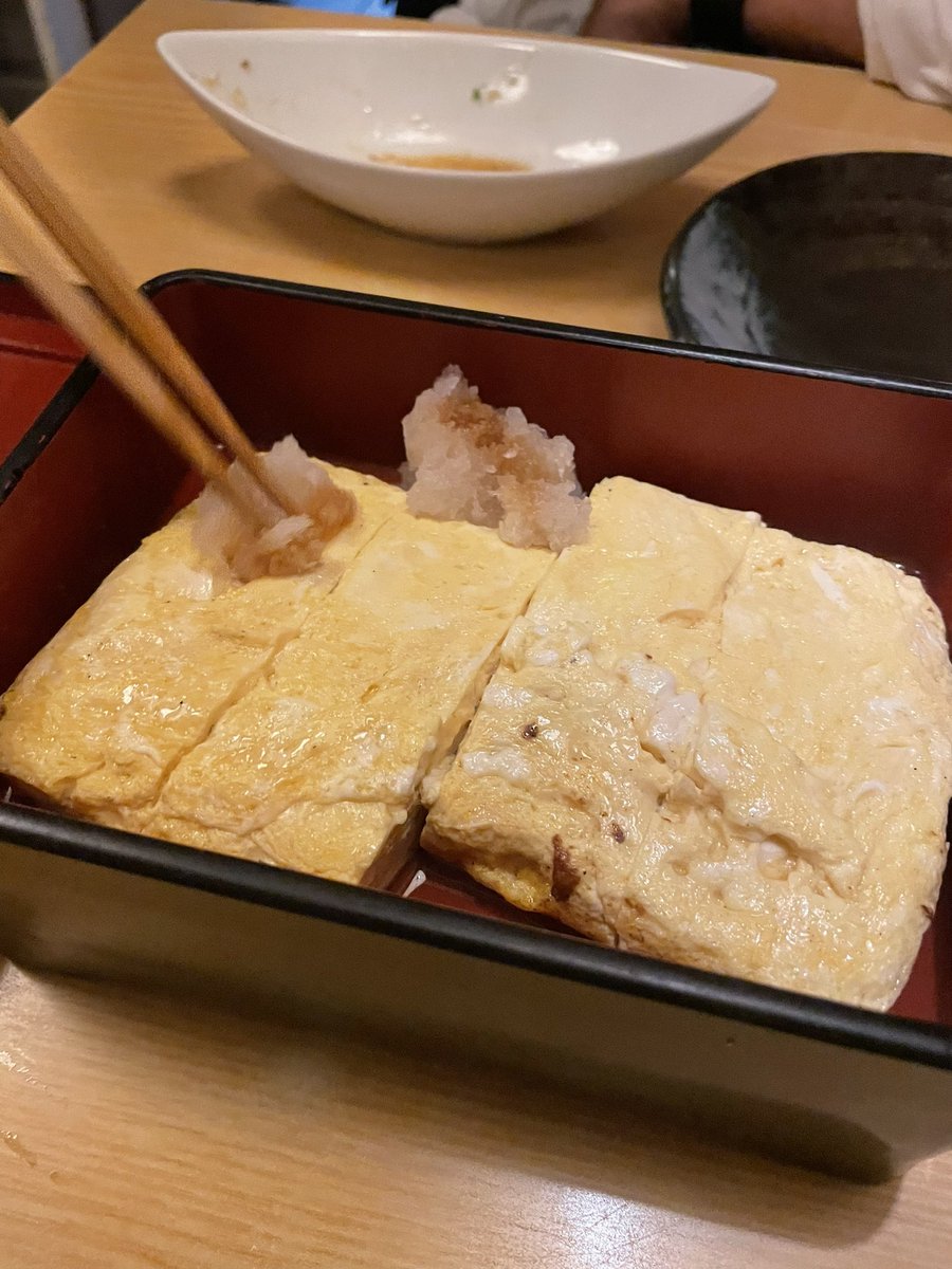 orcabluemoon's tweet photo. 1週間ほど前は @Packer_app の抽選会でいただいた券で品川宿へ！近くの炭火焼き鳥もグッド。意心地良すぎて @tsuzumi1114 は私の布団と自分の布団使って斜めになって寝てた！次の旅もPackerで記録しようっと☺️ https://t.co/xw2aeCn7lu
