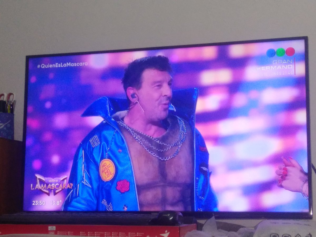 Elikargentina's tweet photo. #QuienEsLaMascara ¡Groso #DamiánDeSanto! No acerté quién era #Therry el #PerroRockero. https://t.co/Ehtm563v9g