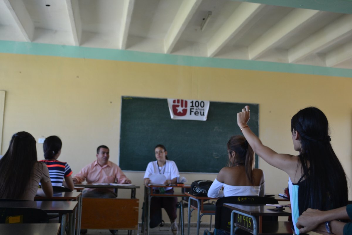 FeuFacing's tweet photo. Como parte de las actividades por el 10 Congreso de la FEU los delegados participaron en talleres donde intercambiaros con especialistas de distintas áreas para plasmar sus inquietudes, proponer soluciones y fomentar el desarrollo los estudiantes. 👇👇👇 https://t.co/G3HrdoqGEn